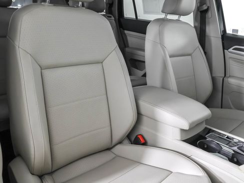 Used 2022 Volkswagen Atlas SE w/ Black Wheel Package image 47