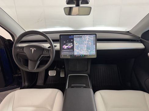 Used 2021 Tesla Model Y Long Range AWD/4WD image 16