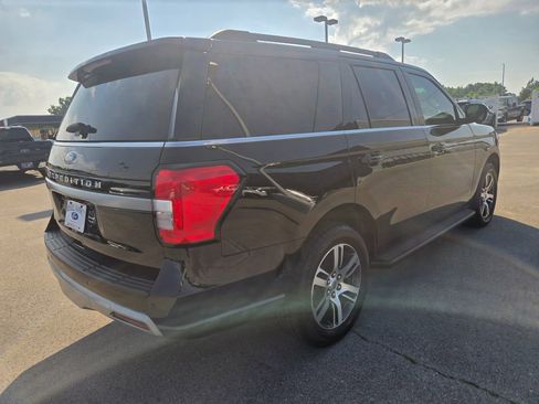 Used 2024 Ford Expedition XLT RWD image 4