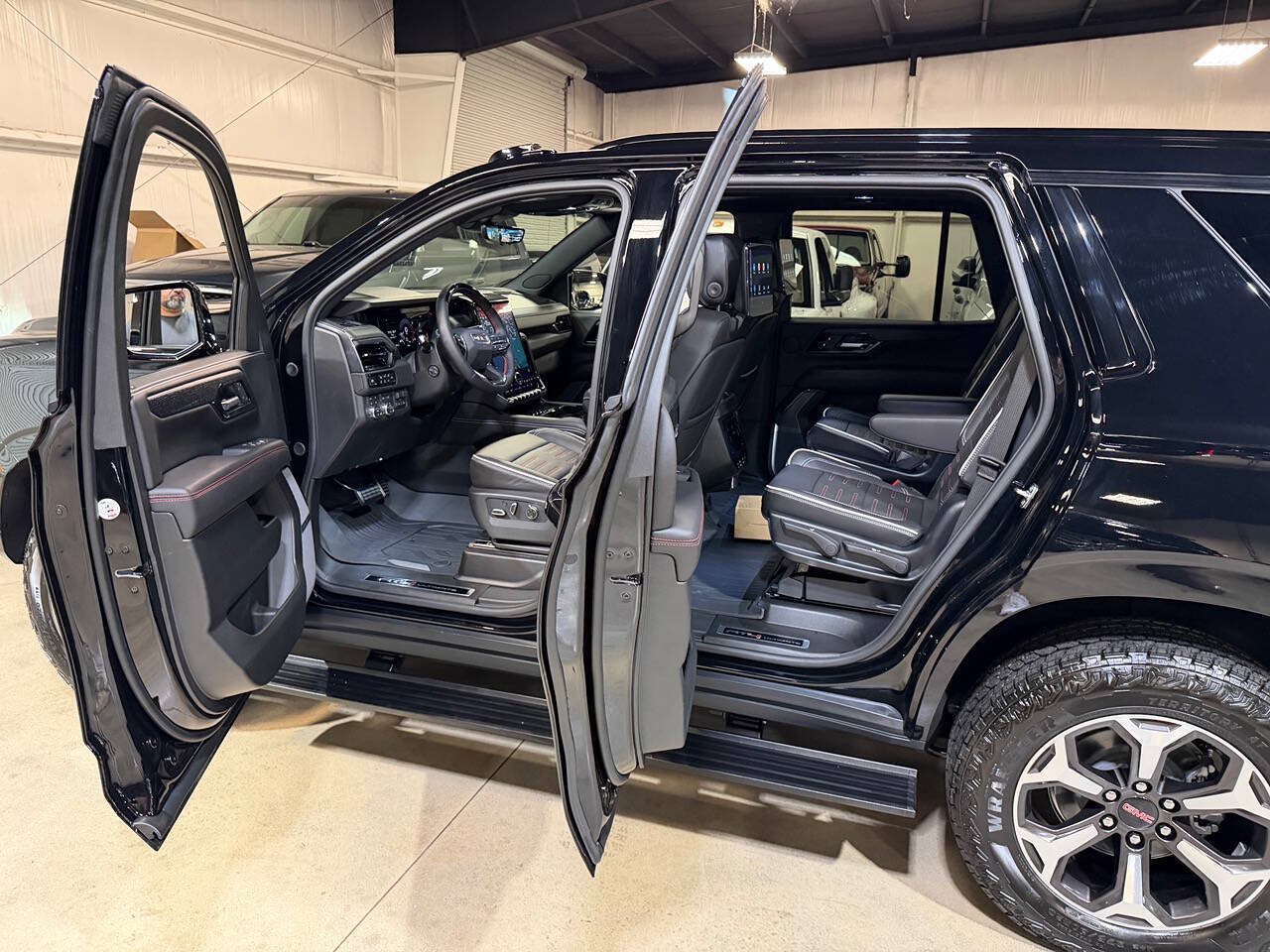 Used 2026 GMC Yukon AT4 Ultimate w/ LPO, Floor Liner Package AWD/4WD image 42