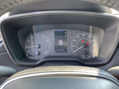 Used 2025 Toyota Corolla Cross LE FWD image 21