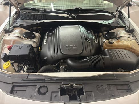 Used 2014 Chrysler 300 C w/ Harman/Kardon Audio Group AWD/4WD image 31