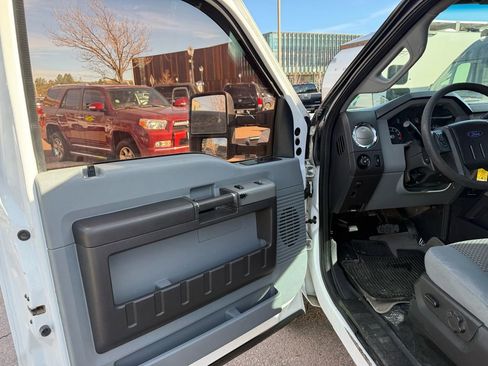 Used 2016 Ford F250 XLT w/ XLT Interior Package AWD/4WD image 13