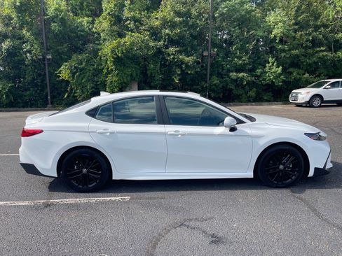 Used 2026 Toyota Camry SE w/ Multimedia Upgrade Package FWD image 21