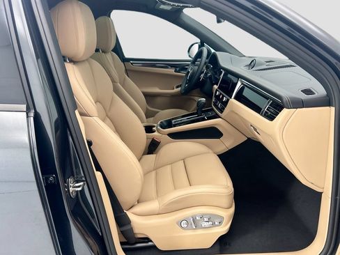 Used 2026 Porsche Macan AWD/4WD image 21