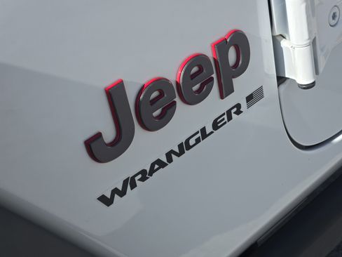 Used 2024 Jeep Wrangler Unlimited Rubicon image 12