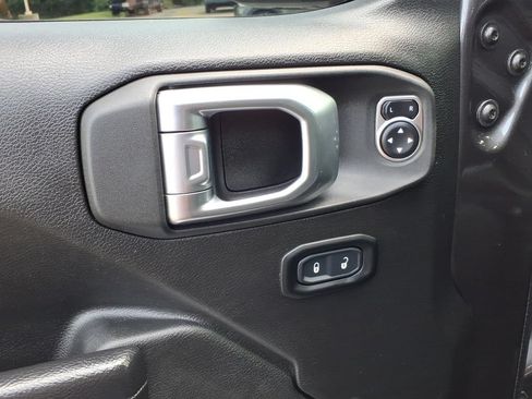 Used 2024 Jeep Wrangler Unlimited w/ Convenience Group AWD/4WD image 4