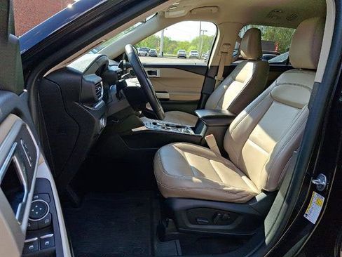 Used 2021 Ford Explorer XLT w/ Equipment Group 202A AWD/4WD image 15