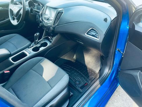 Used 2017 Chevrolet Cruze LT w/ Convenience Package image 21