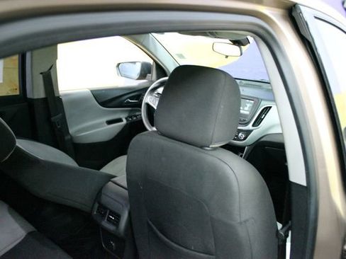 Used 2018 Chevrolet Equinox LS FWD image 12