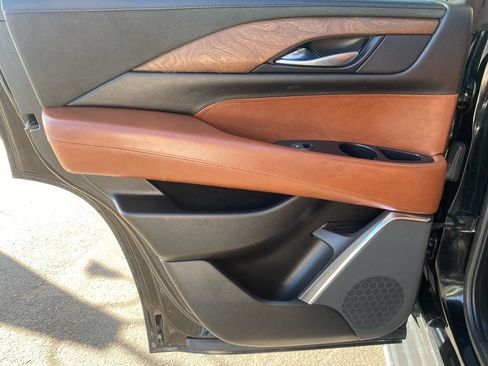 Used 2019 Cadillac Escalade Premium Luxury AWD/4WD image 30