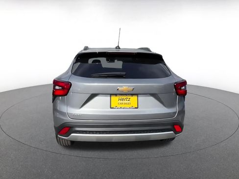 Used 2025 Chevrolet Trax LT FWD image 12