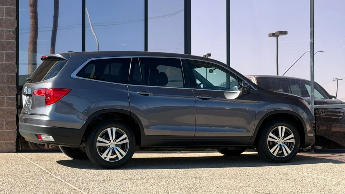 Used 2017 Honda Pilot EX image 18