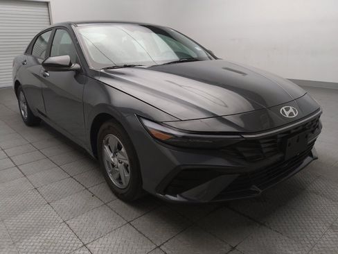 Used 2025 Hyundai Elantra SE w/ Cargo Package FWD image 13