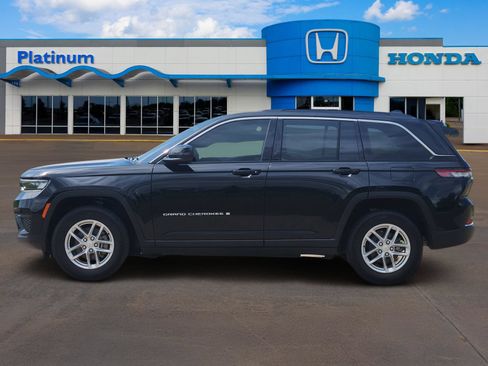 Used 2025 Jeep Grand Cherokee Laredo X RWD image 3