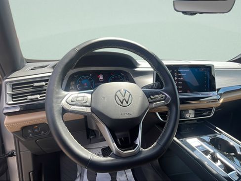 Used 2024 Volkswagen Atlas Cross Sport SE AWD/4WD image 12
