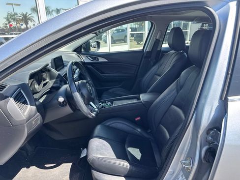Used 2018 MAZDA MAZDA3 Touring FWD image 18