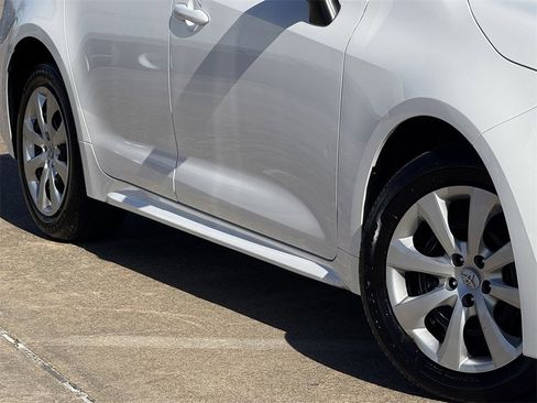 Used 2025 Toyota Corolla LE image 7