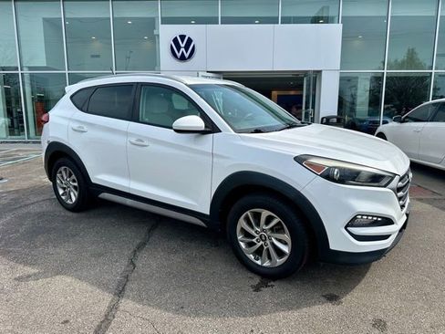 Used 2017 Hyundai Tucson SE image 1
