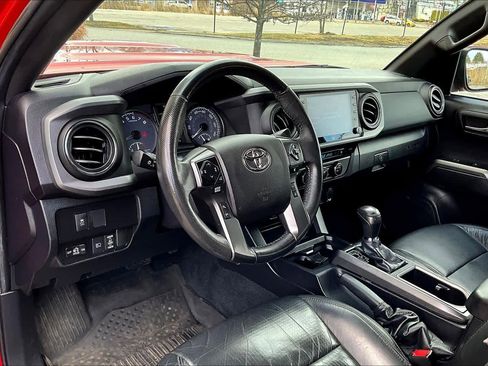 Used 2021 Toyota Tacoma TRD Sport w/ TRD Premium Sport Package image 18