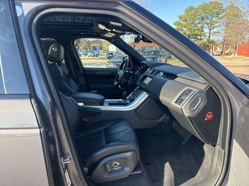 Used 2017 Land Rover Range Rover Sport HSE image 15
