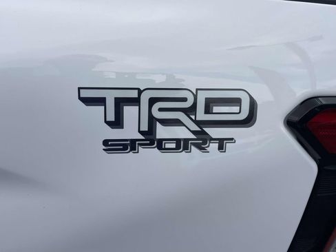 Used 2025 Toyota Tacoma TRD Sport AWD/4WD image 9
