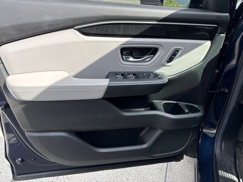 Certified 2025 Honda Pilot Elite image 13