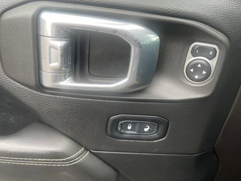 Used 2021 Jeep Gladiator Overland AWD/4WD image 17