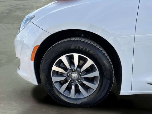Used 2020 Chrysler Pacifica Touring-L Plus FWD image 34