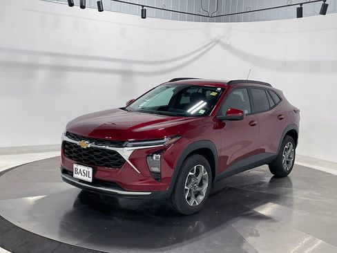 Used 2024 Chevrolet Trax LT image 8