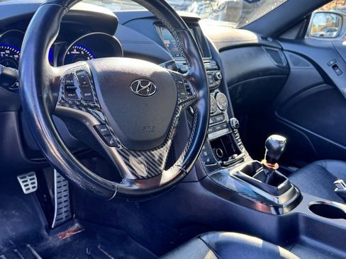 Used 2013 Hyundai Genesis 3.8 image 13
