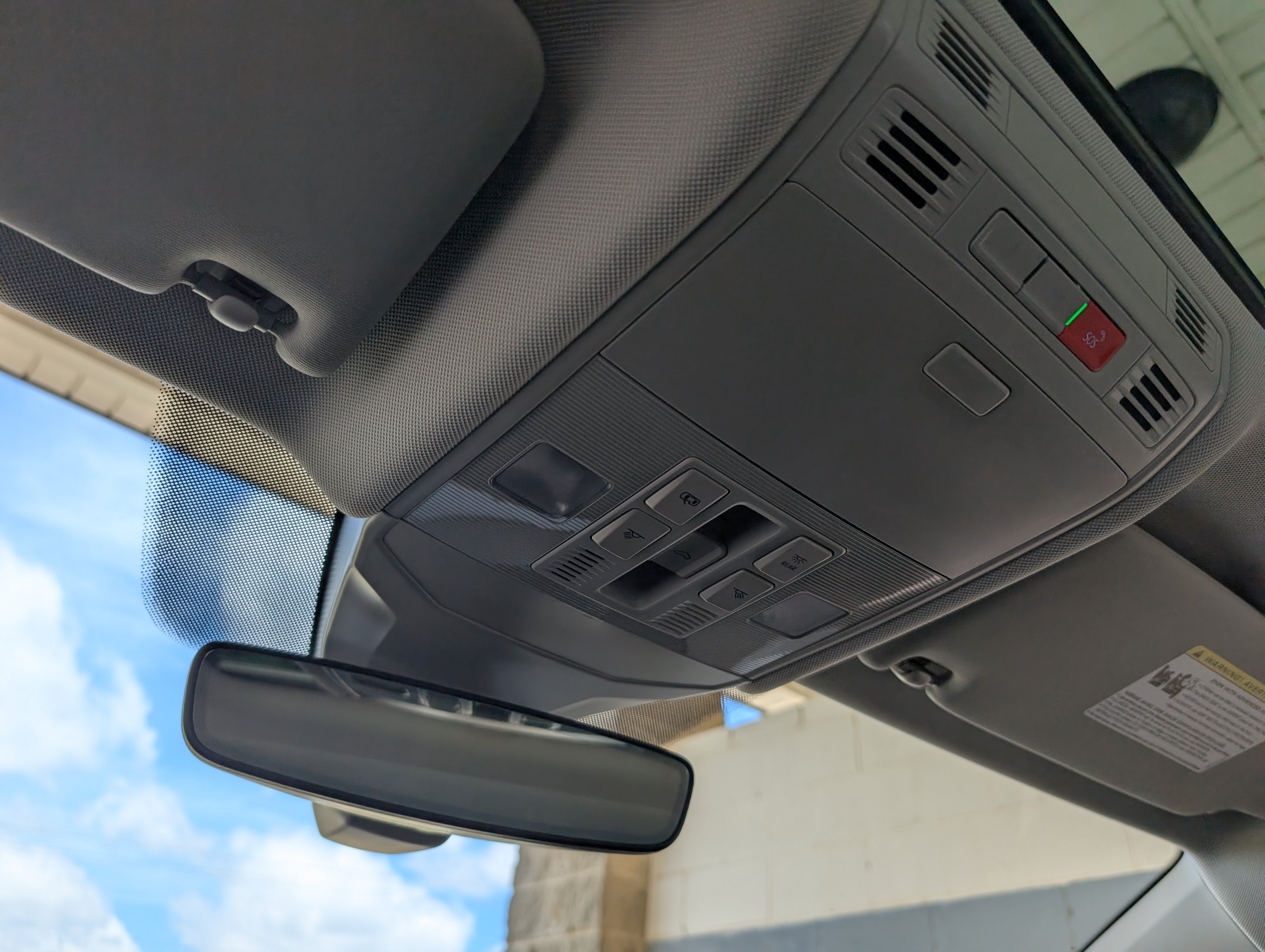 Used 2025 Volkswagen Jetta SE w/ Sunroof Package FWD image 31