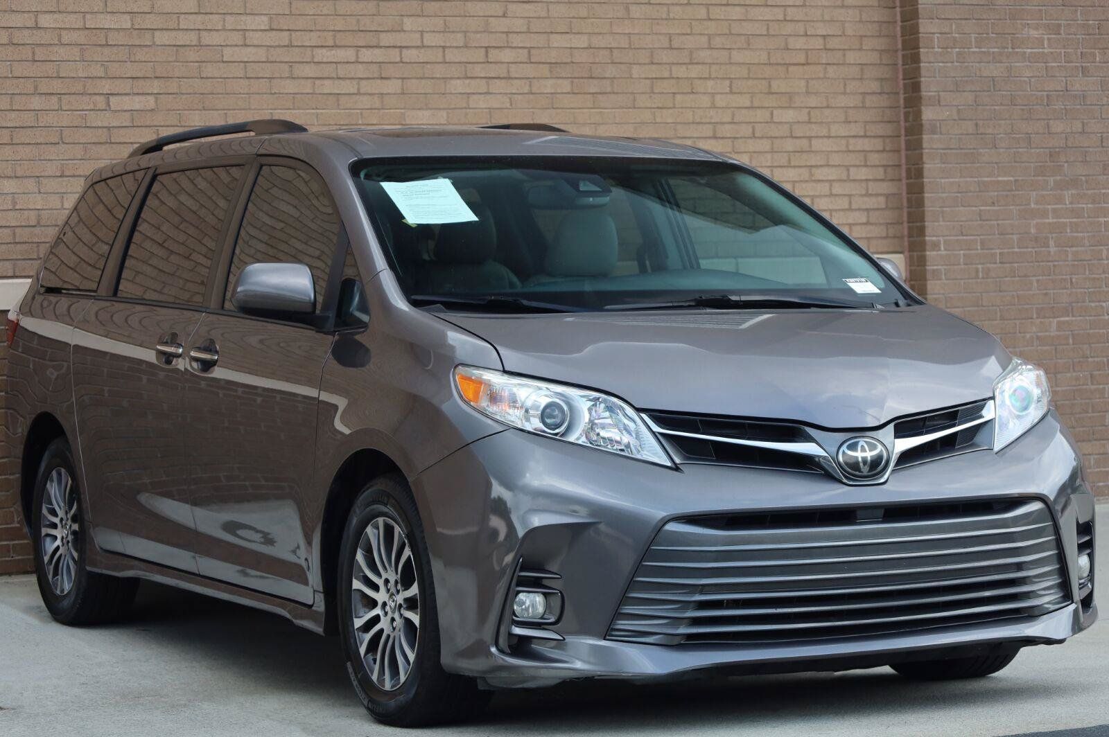 Used 2019 Toyota Sienna XLE Premium FWD image 6