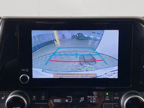 Used 2023 Toyota Highlander XLE AWD/4WD image 13