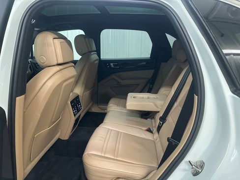 Used 2019 Porsche Cayenne S image 29