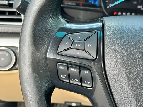 Used 2016 Ford Explorer XLT w/ Equipment Group 201A FWD image 12