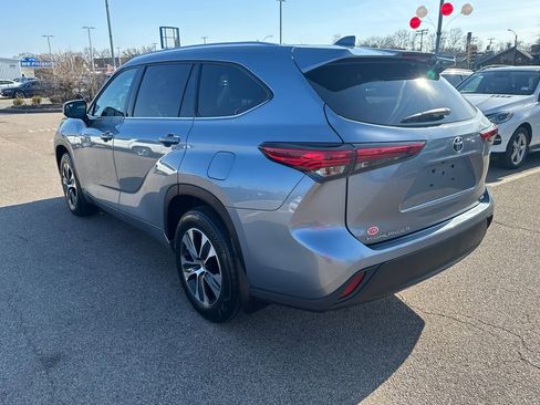 Used 2020 Toyota Highlander XLE AWD/4WD image 5