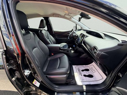 Used 2021 Toyota Prius XLE FWD image 29