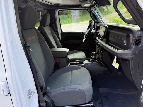 New 2025 Jeep Gladiator Rubicon image 18