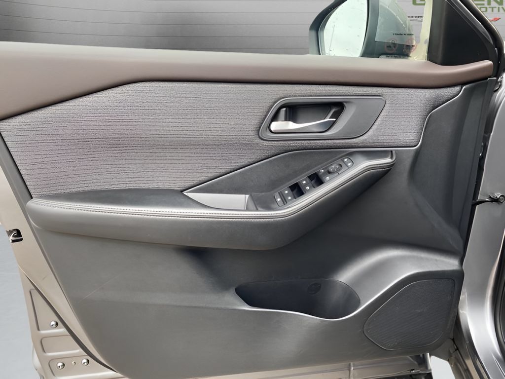Used 2021 Nissan Rogue SV AWD/4WD image 19
