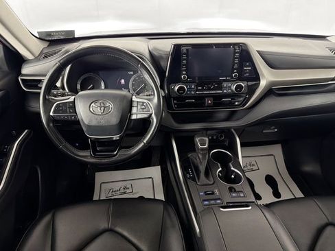 Used 2020 Toyota Highlander XLE AWD/4WD image 21