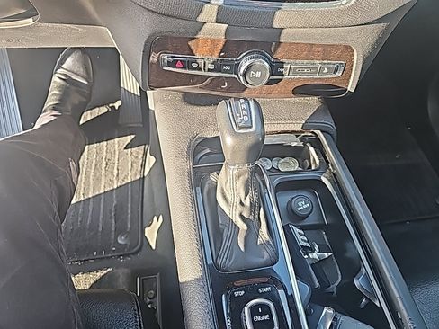 Used 2016 Volvo XC90 T6 Momentum w/ Momentum Plus Package image 11