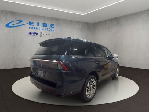 Used 2025 Lincoln Navigator Reserve image 10