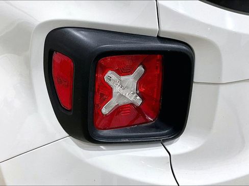 Used 2021 Jeep Renegade Latitude w/ Sun & Sound Group FWD image 29