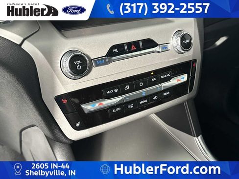 Used 2024 Ford Explorer XLT w/ Equipment Group 202A AWD/4WD image 18