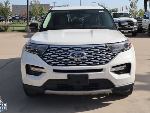 Certified 2024 Ford Explorer Platinum w/ Technology Package AWD/4WD image 9