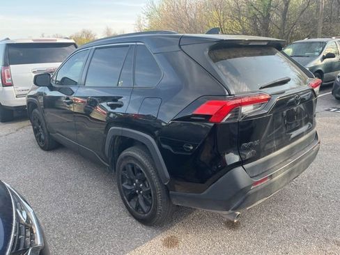 Used 2021 Toyota RAV4 LE image 3