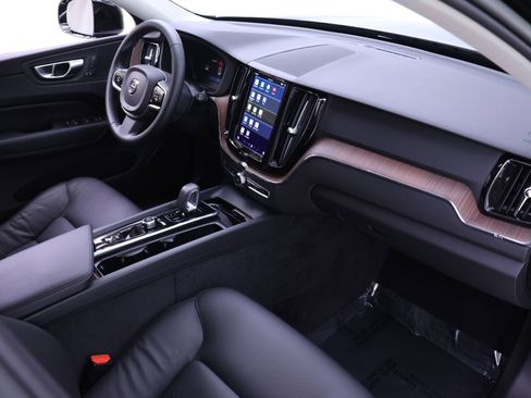 Certified 2023 Volvo XC60 B5 Plus image 22