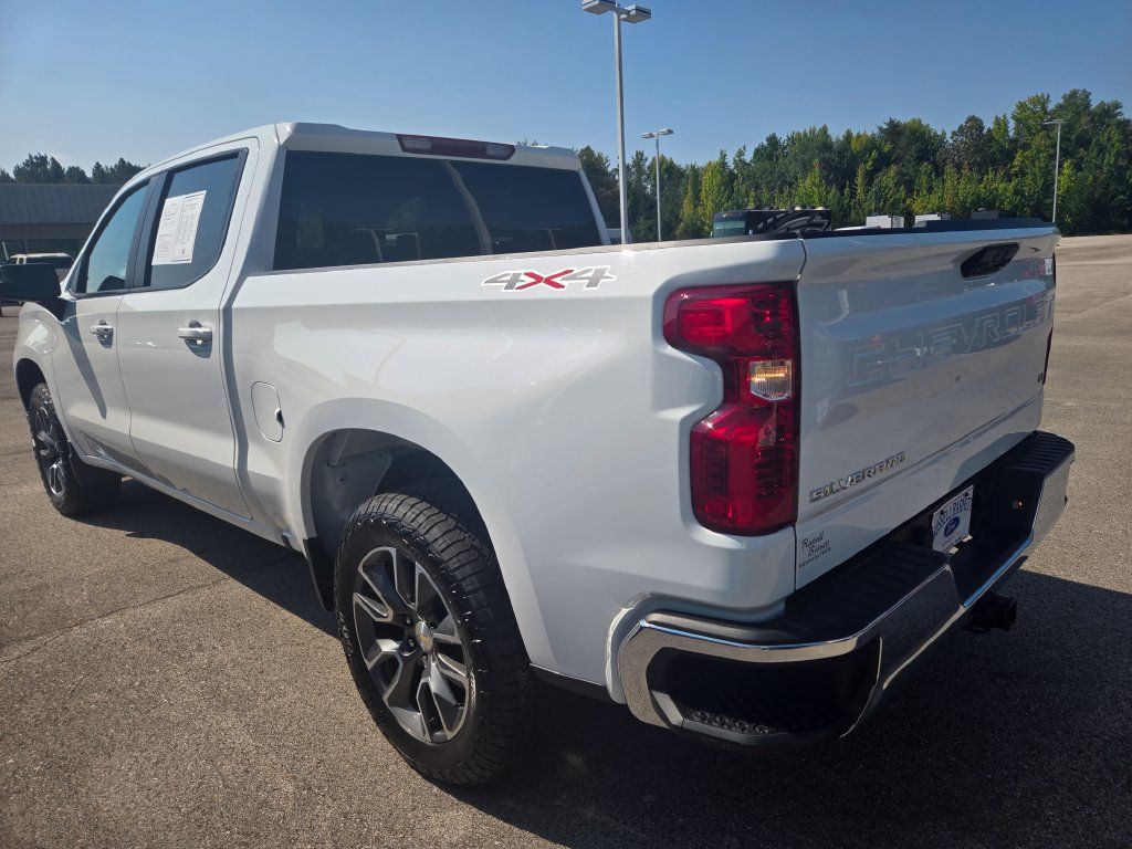 Used 2024 Chevrolet Silverado 1500 LT AWD/4WD image 3