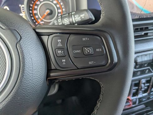 Used 2025 Jeep Wrangler Unlimited Sport AWD/4WD image 23